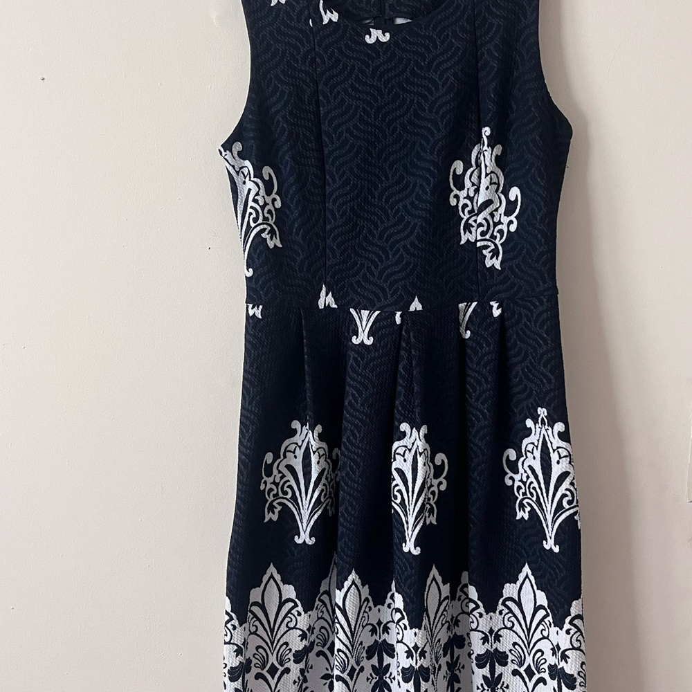 Stylish Navy and White Patterned Dress